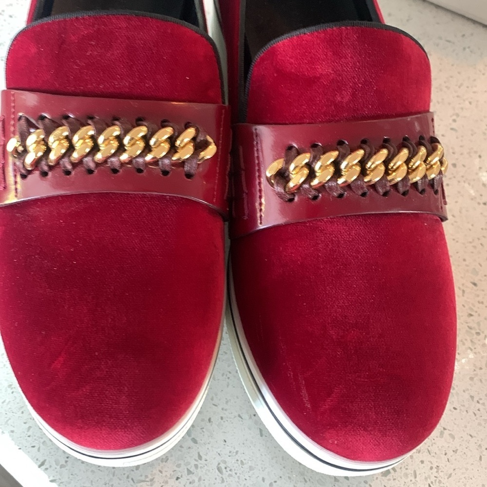 Stella Mc Cartney velvet raspberry' red velvet wedge with gold chain size 39 - Picture 14 of 16